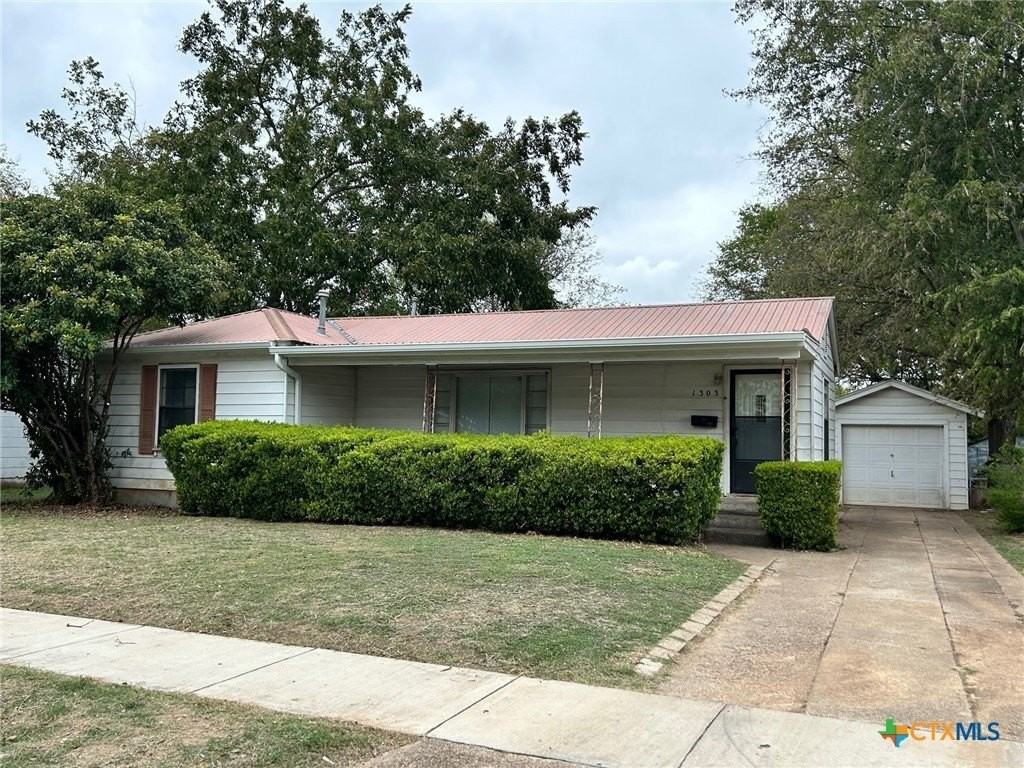 1303 Alexander Street - Photo 2 of 10