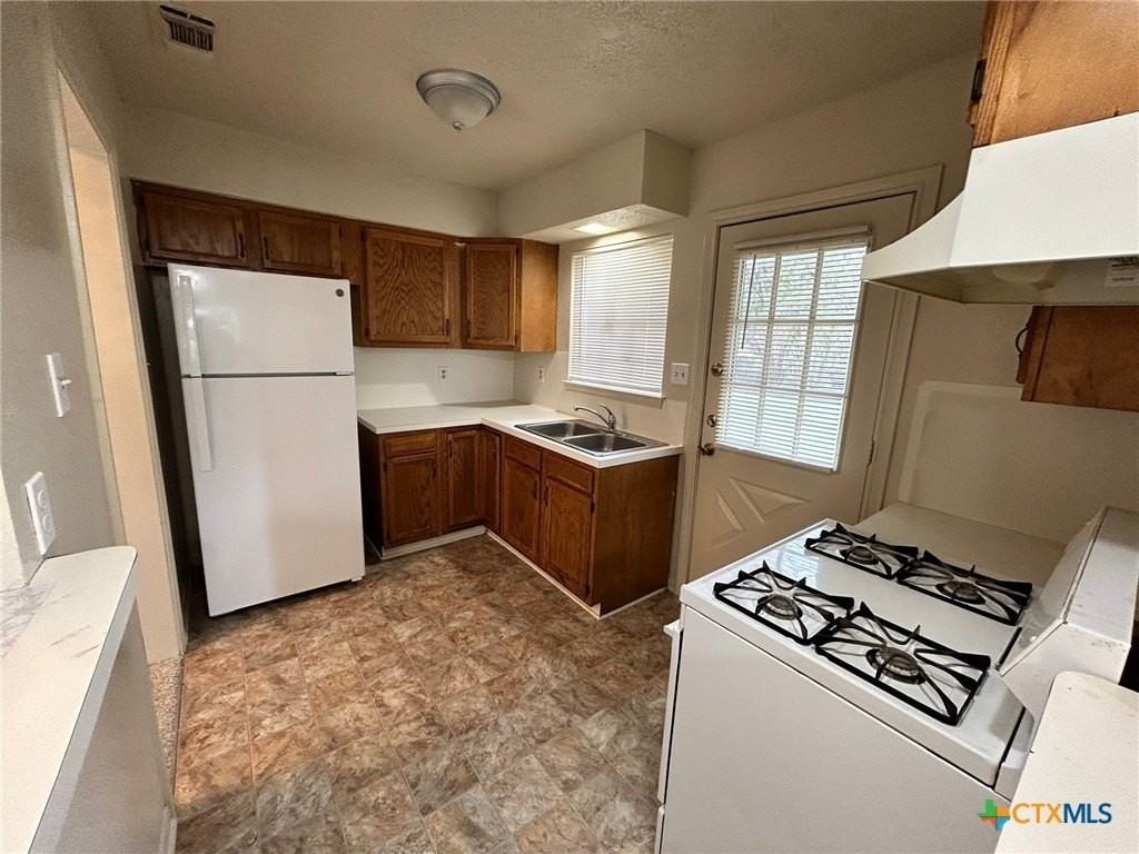 1303 Alexander Street - Photo 5 of 10