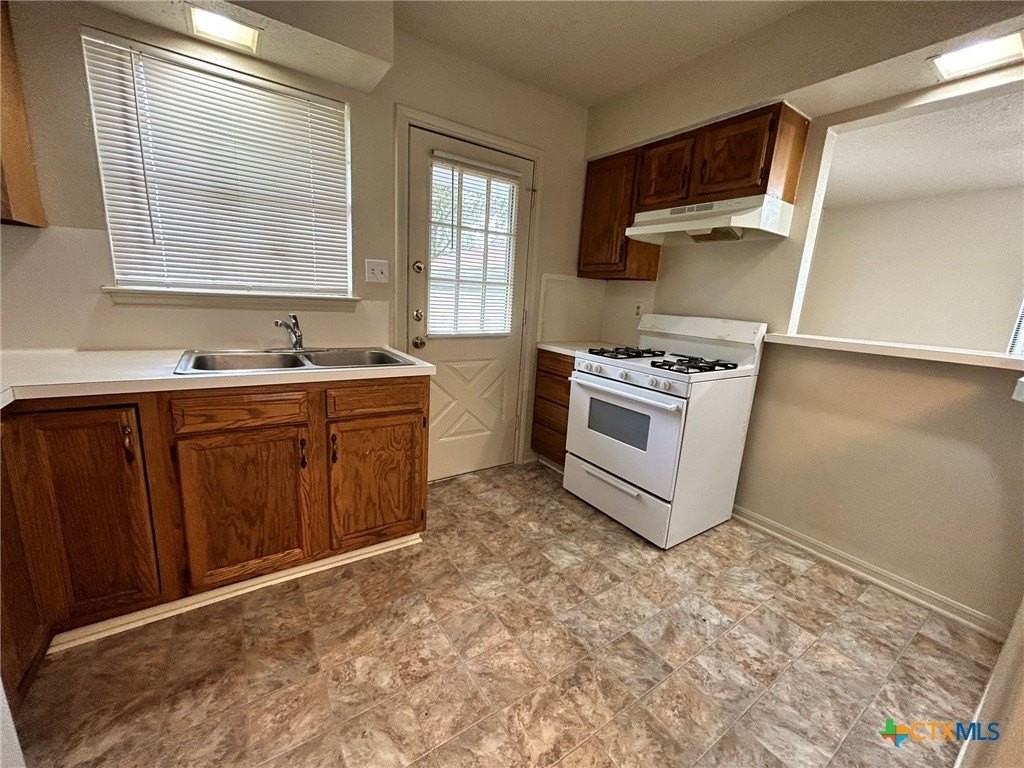 1303 Alexander Street - Photo 6 of 10