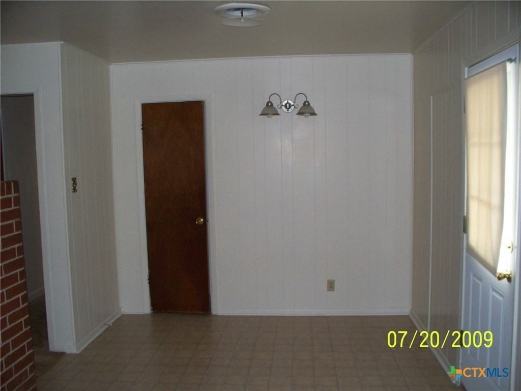 1323 Gardenia Avenue - Photo 5 of 9