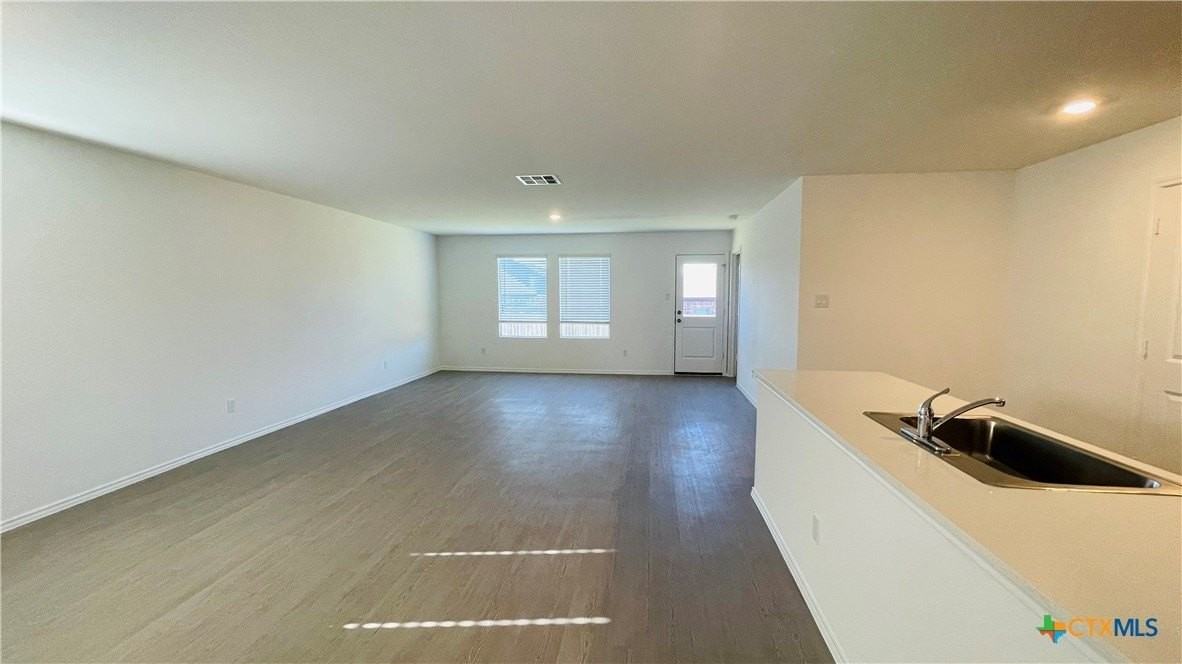 1122 Campbelton Dr - Photo 4 of 13