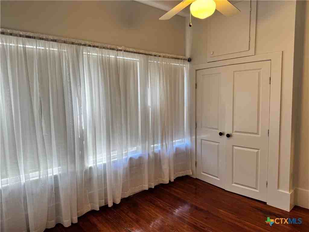 713 Burleson Street - Photo 5 of 15