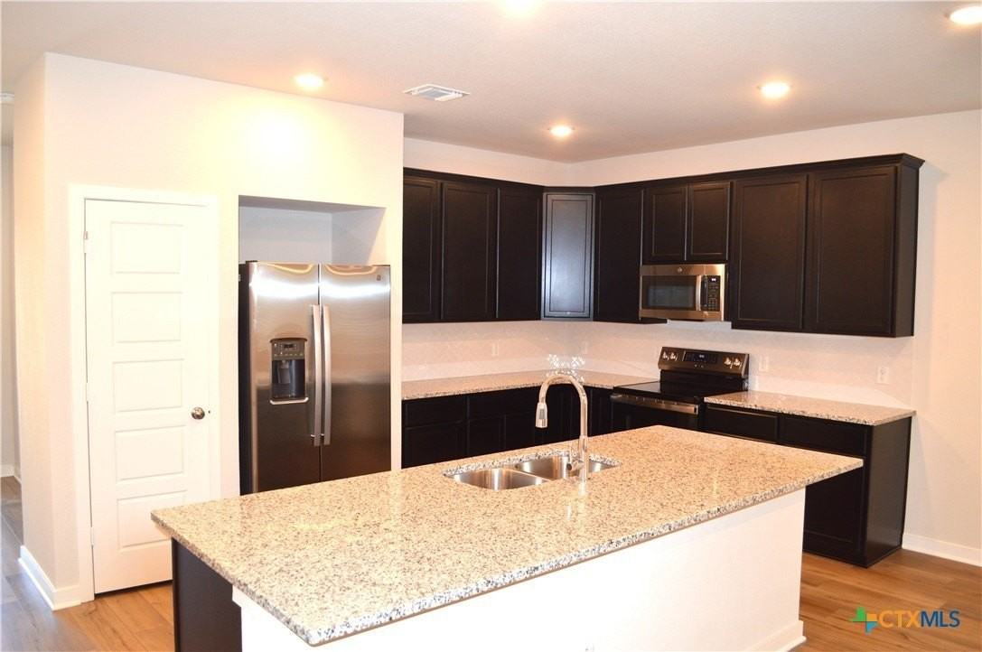 1911 Meridian Loop - Photo 6 of 26