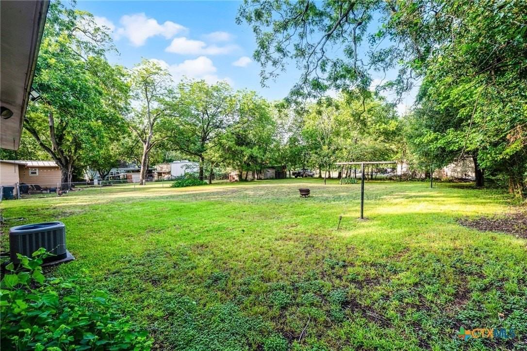 2052 Gruene Road - Photo 6 of 33