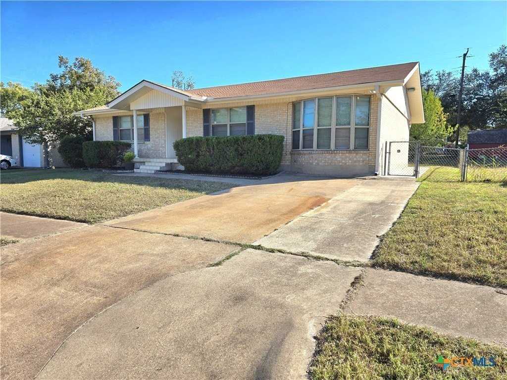 1204 Amthor Avenue - Photo 3 of 39