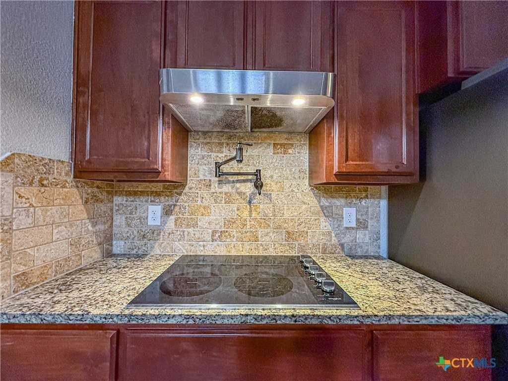 1066 Vista Dr - Photo 4 of 36