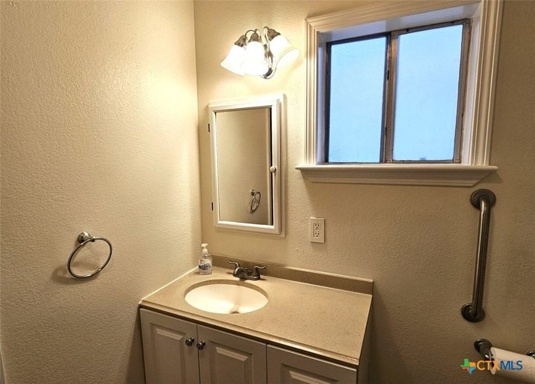 105 Santa Clara St - Photo 7 of 28