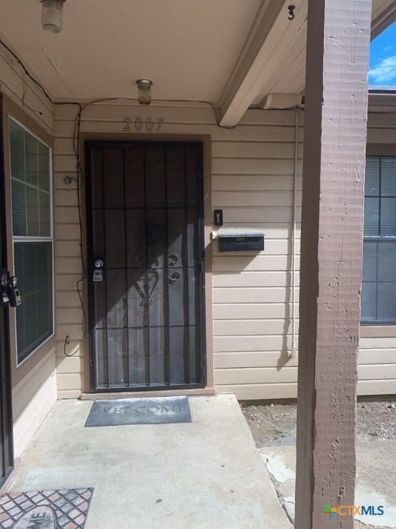 2007 Elkins Ave - Photo 2 of 14