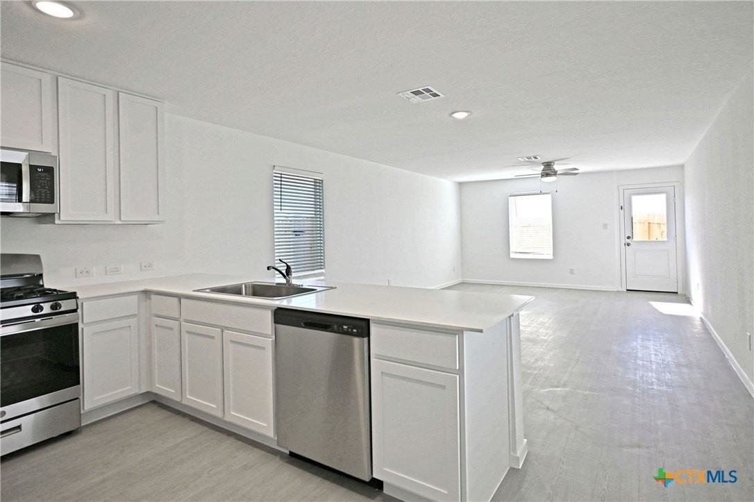 11822 Bluebell Rdg - Photo 4 of 24