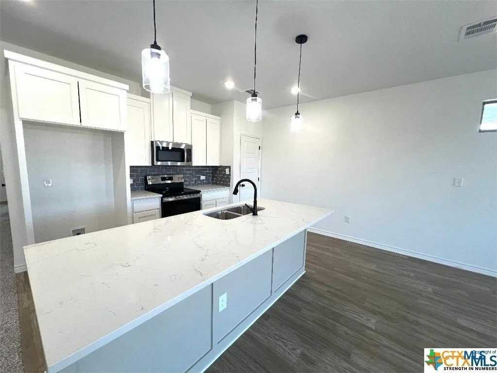 931 Antelope Trl - Photo 2 of 11