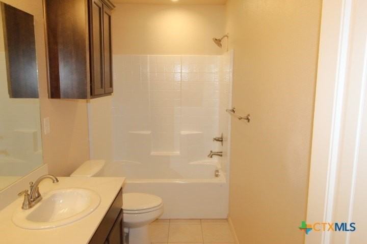 1705 Montell Street #B - Photo 7 of 10