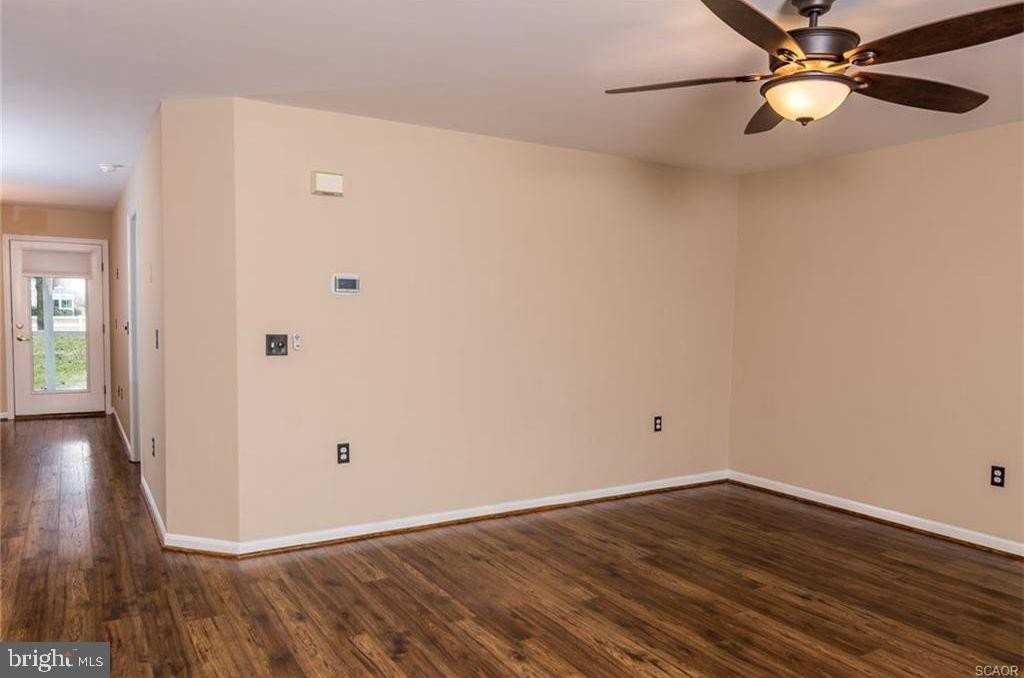 117 Lakeside Dr - Photo 4 of 27