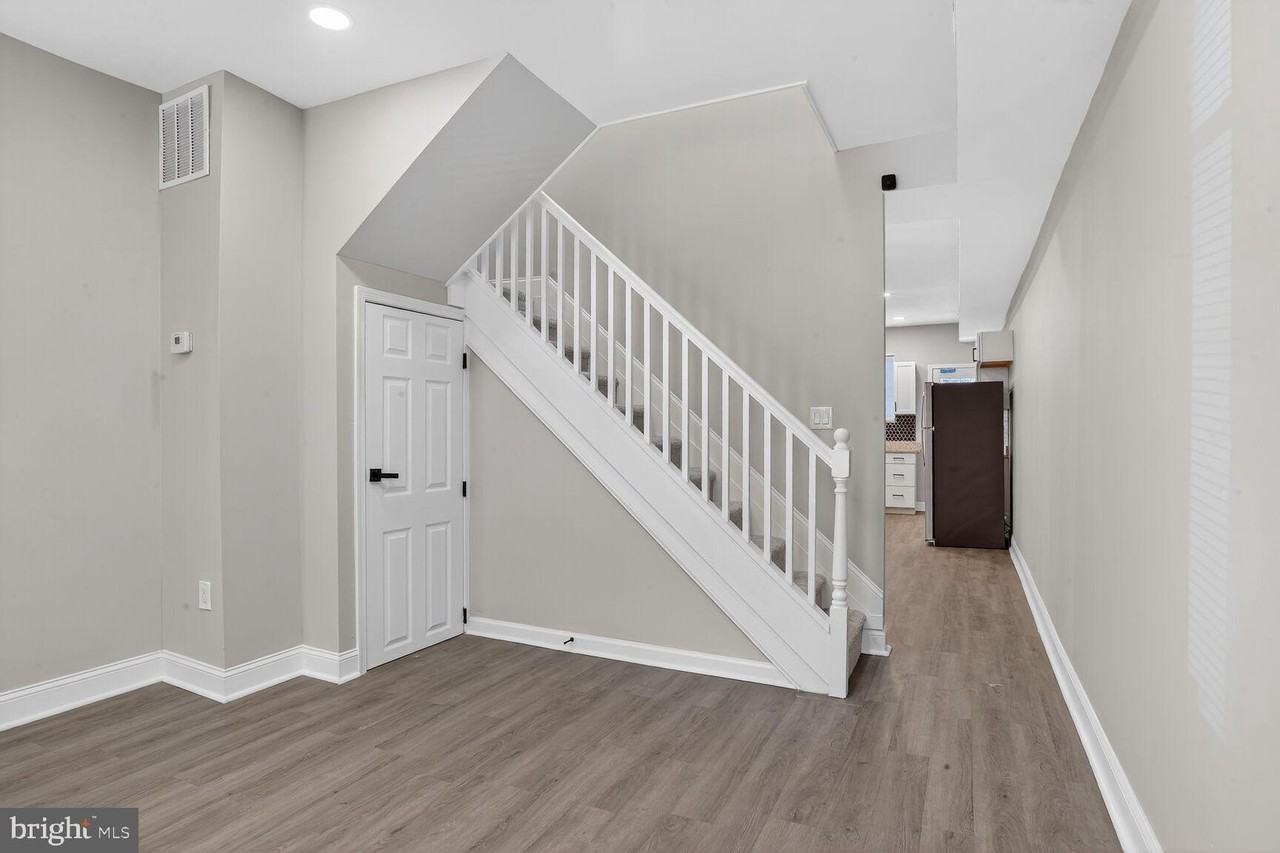 1108 S Carey St - Photo 4 of 24