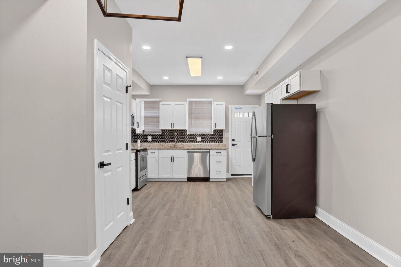 1108 S Carey St - Photo 7 of 24