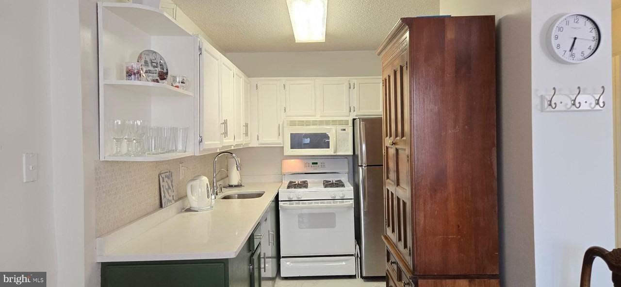 5225 Pooks Hill Rd #703N - Photo 3 of 50
