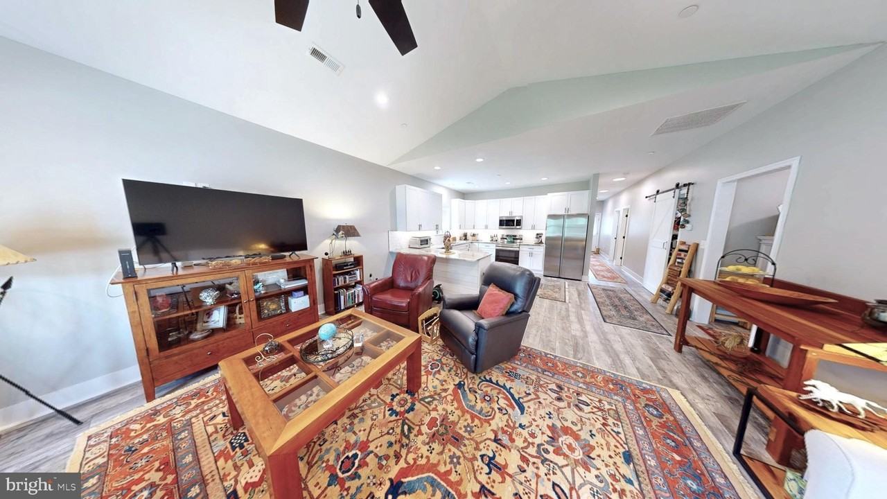 29345 Greenfield Ave - Photo 3 of 50