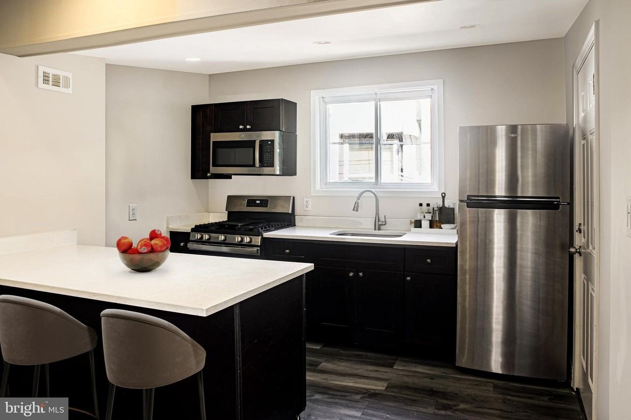 2137 Mifflin St - Photo 2 of 21