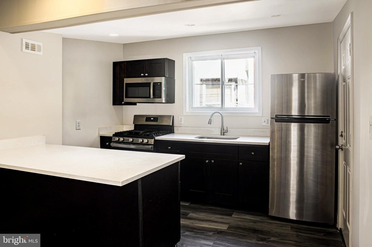 2137 Mifflin St - Photo 6 of 21