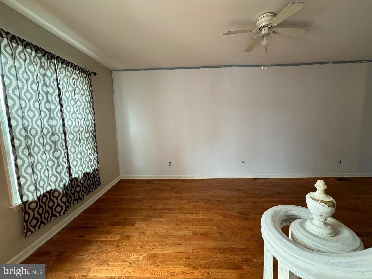 102 Daly St - Photo 4 of 29