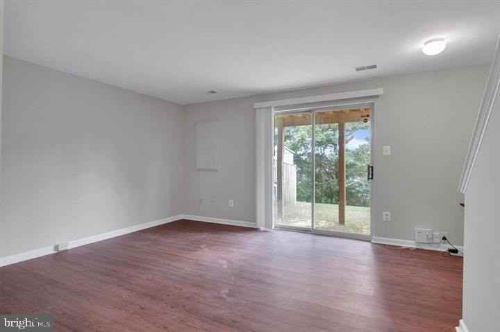 1947 Winslow Ct - Photo 4 of 17