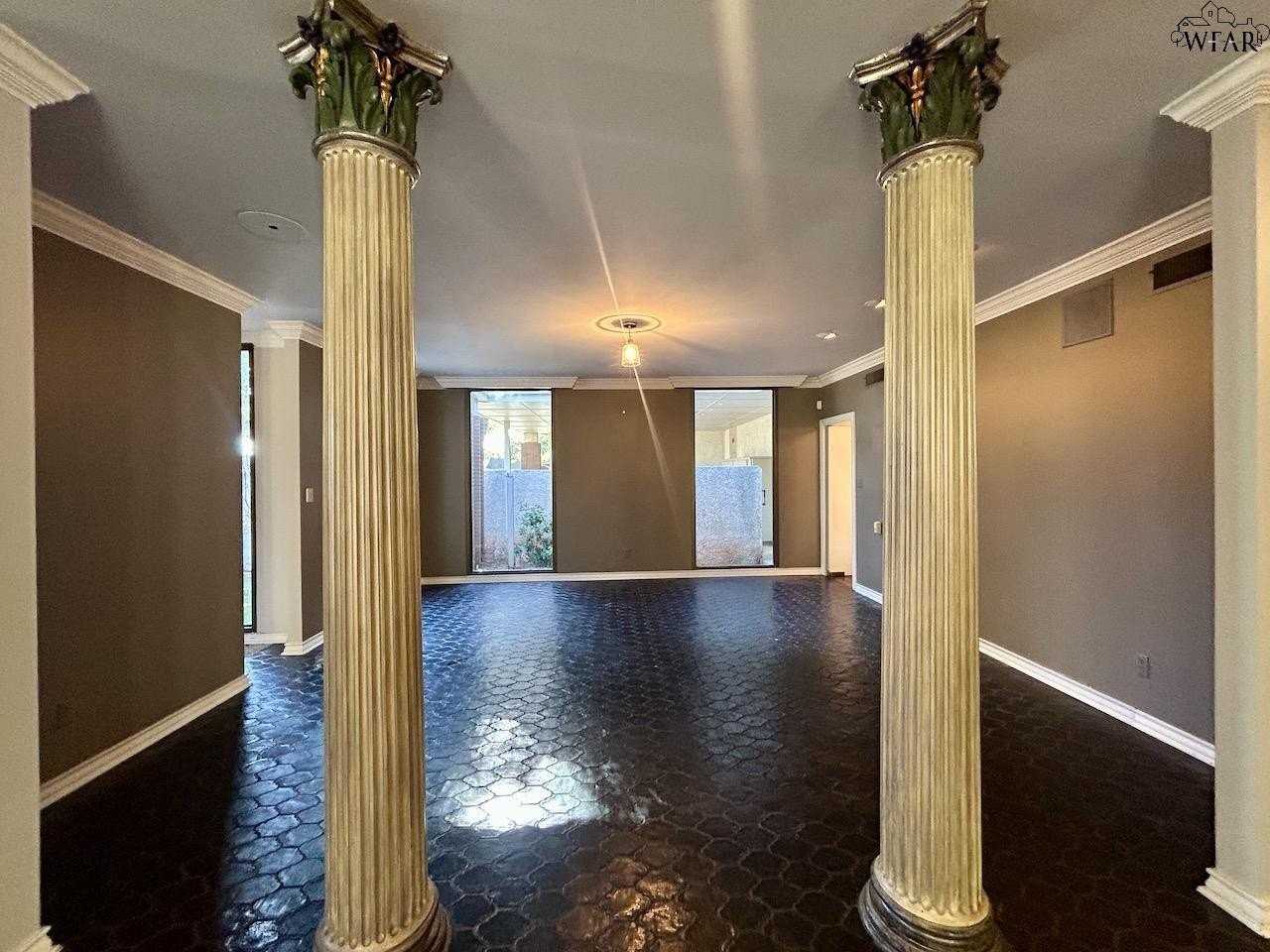 7 Newcomb Ter - Photo 4 of 23