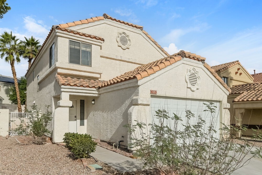 379 Legacy Dr - Photo 4 of 17