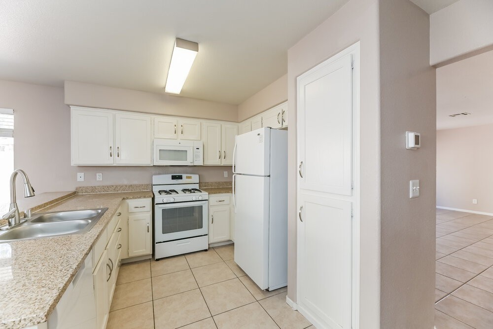 379 Legacy Dr - Photo 6 of 17
