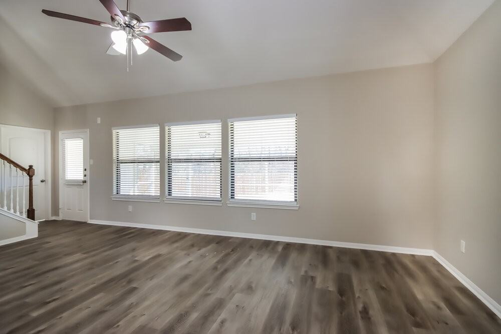 18554 Sunrise Pines Dr - Photo 4 of 17