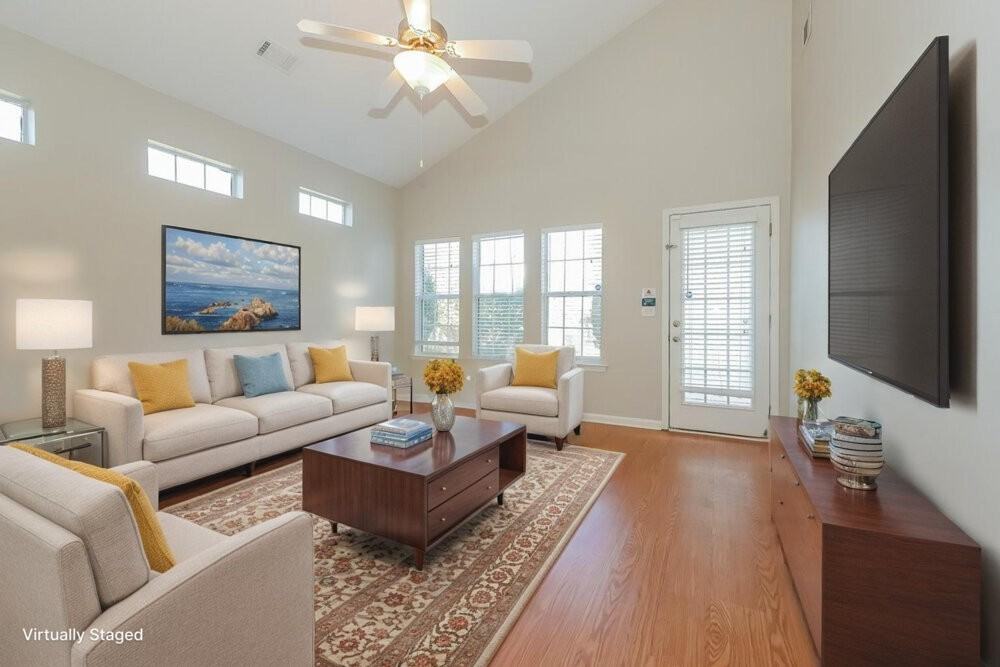 537 Anglewood Trce - Photo 3 of 19