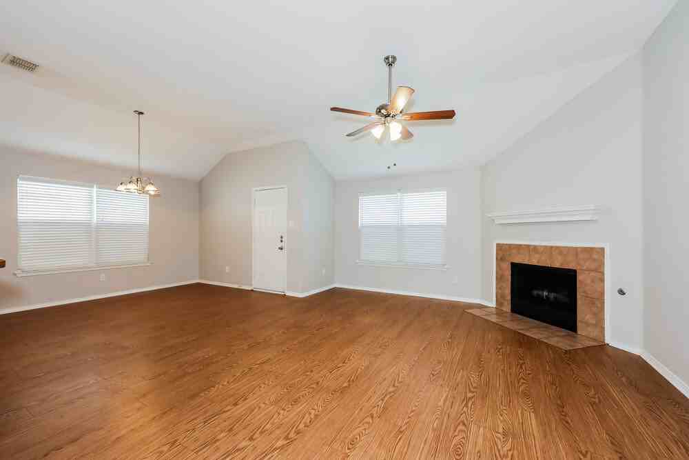 3020 Meadowbrook Dr - Photo 3 of 16