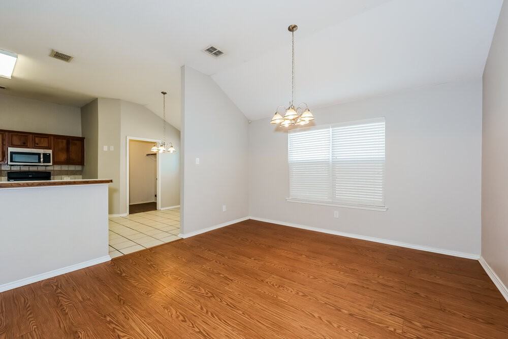 3020 Meadowbrook Dr - Photo 5 of 16