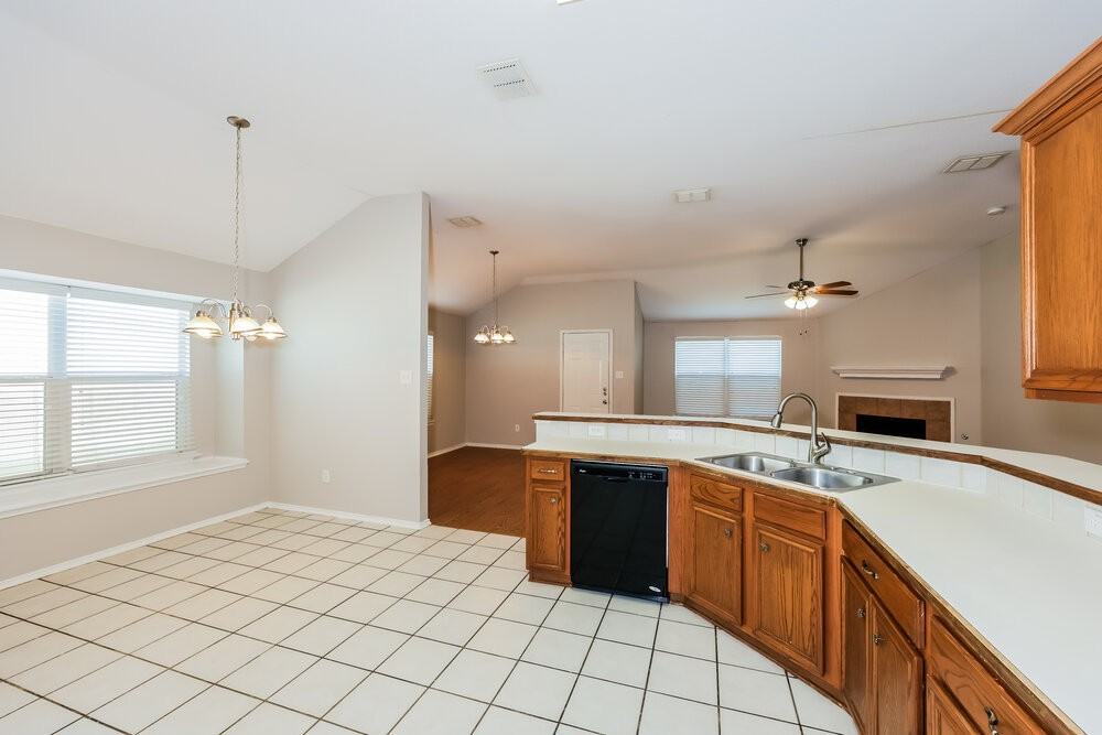 3020 Meadowbrook Dr - Photo 6 of 16