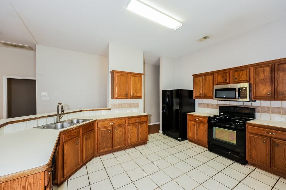 3020 Meadowbrook Dr - Photo 7 of 16