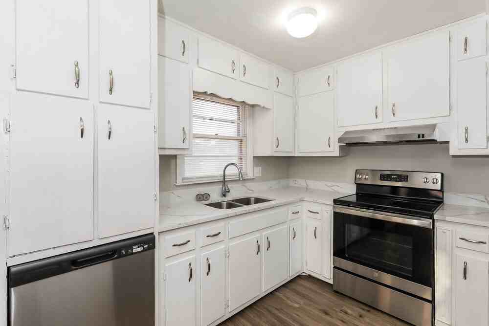 820 Oakdale Dr - Photo 7 of 18