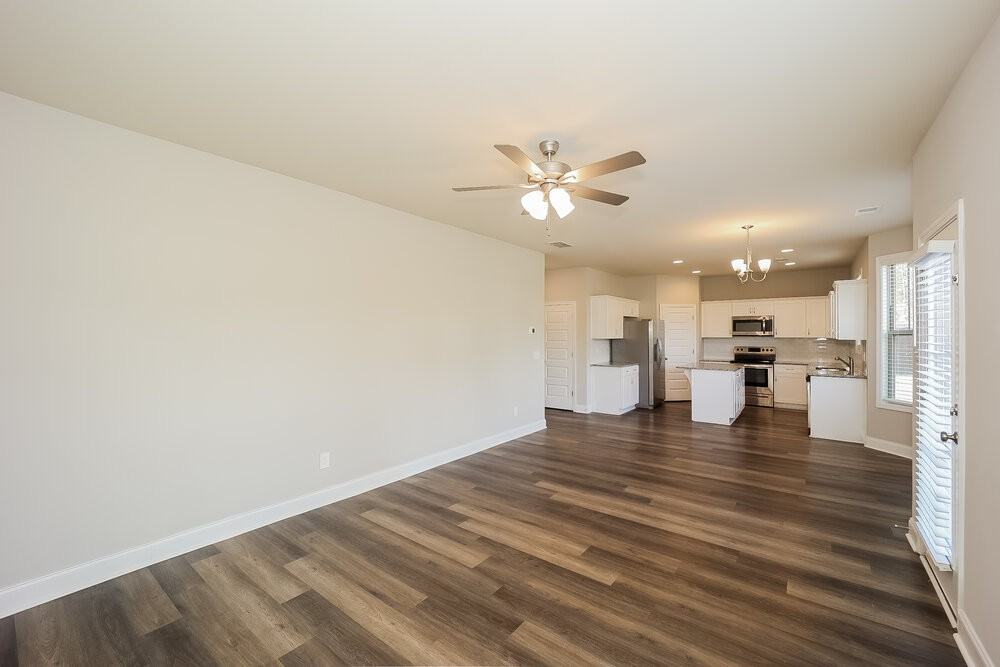 425 Flowery Branch Ct - Photo 4 of 20