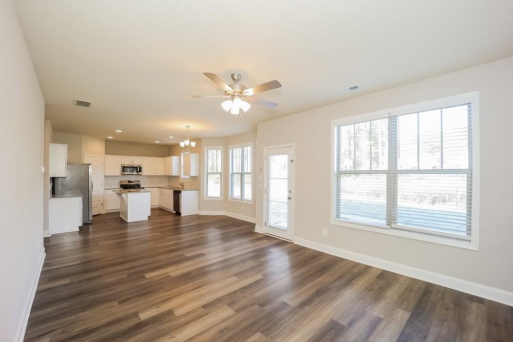 425 Flowery Branch Ct - Photo 7 of 20