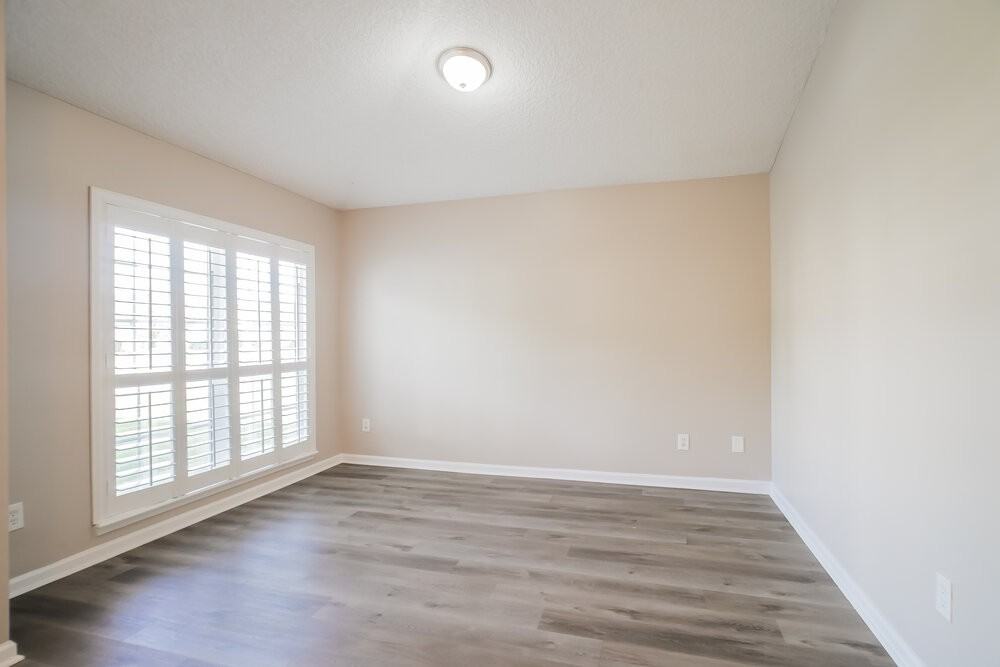 2158 S Cranbrook Ave - Photo 4 of 16