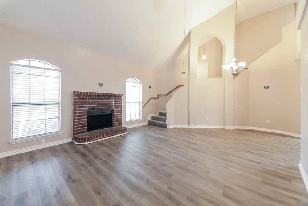 618 Bandera St - Photo 7 of 17