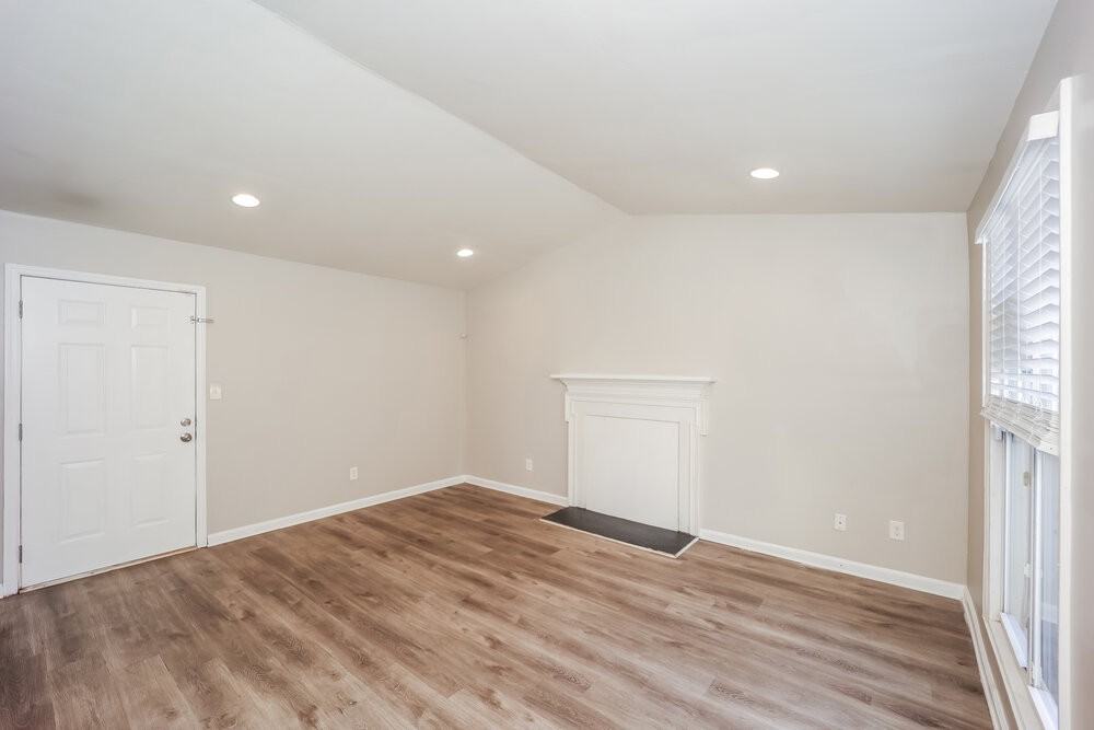 5380 Forest Downs Cir - Photo 4 of 17
