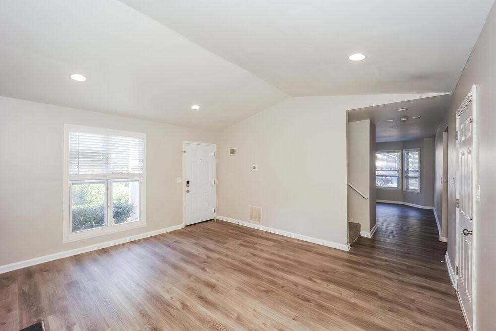 5380 Forest Downs Cir - Photo 6 of 17