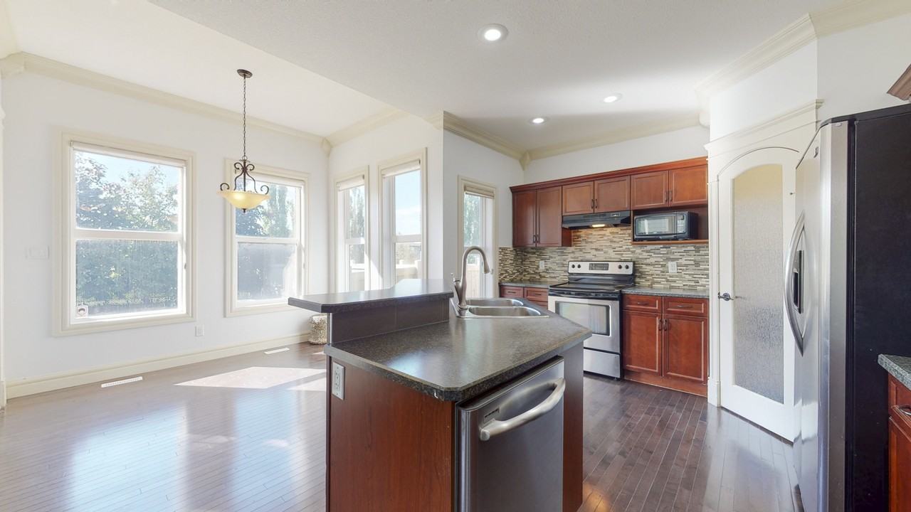 11713 13a Avenue SW - Photo 5 of 31