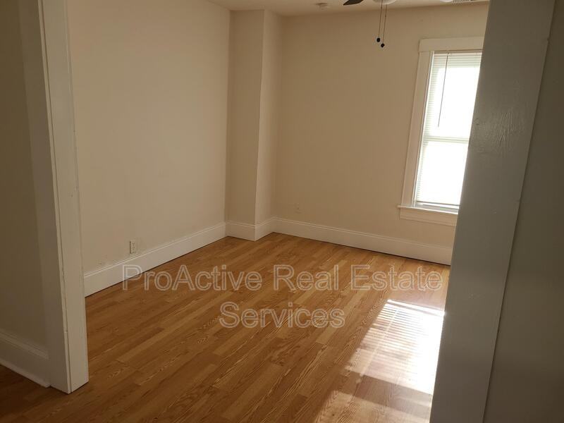 3225 Lyons Ave - Photo 4 of 12