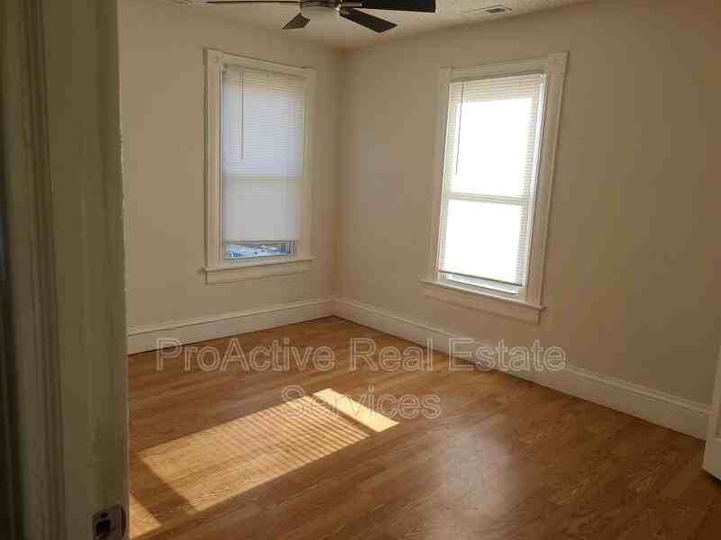 3225 Lyons Ave - Photo 5 of 12