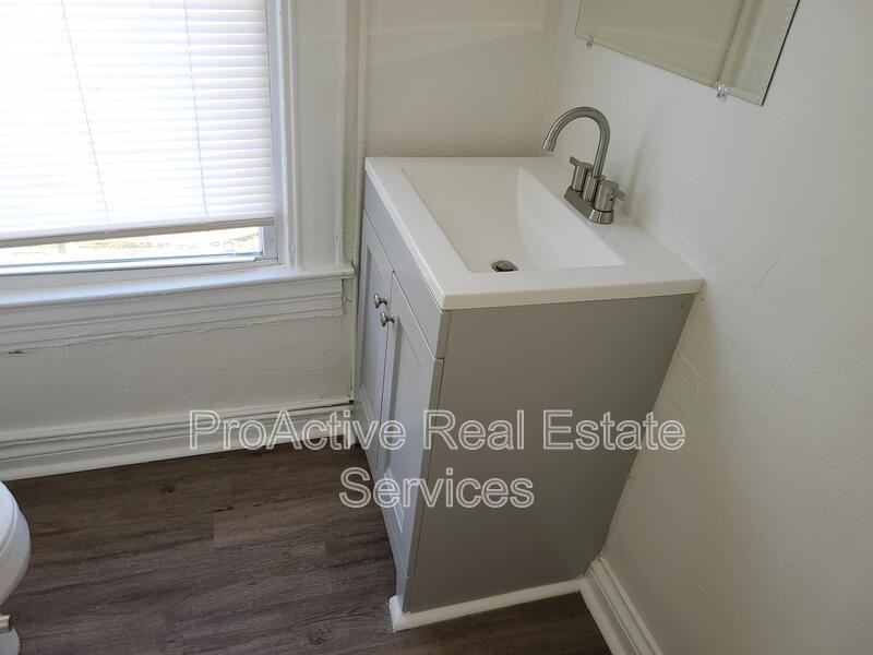 3225 Lyons Ave - Photo 7 of 12