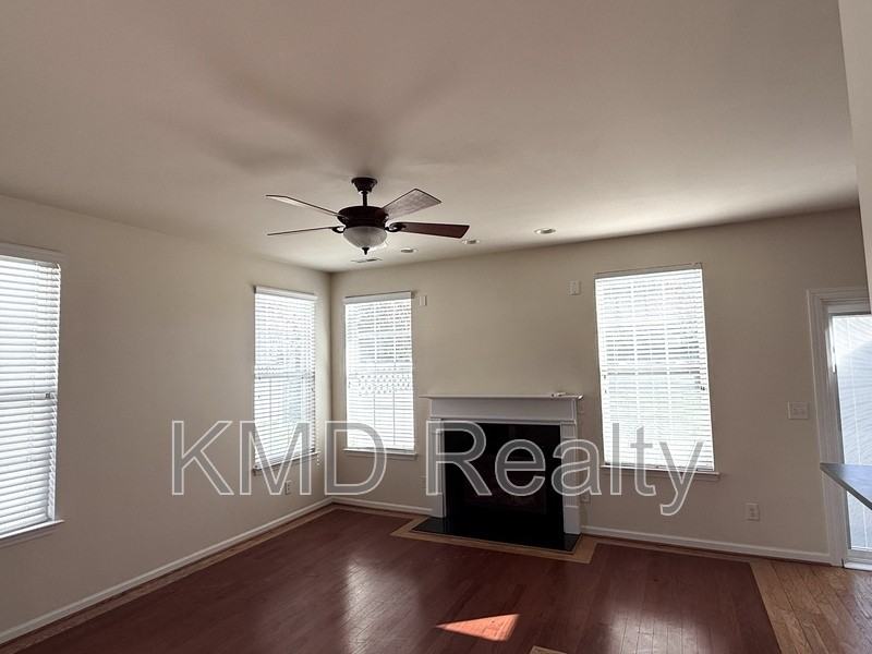 7549 Bluff Point Lane - Photo 3 of 19