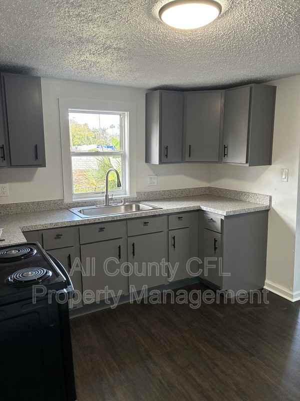 812 Marion St - Photo 2 of 26