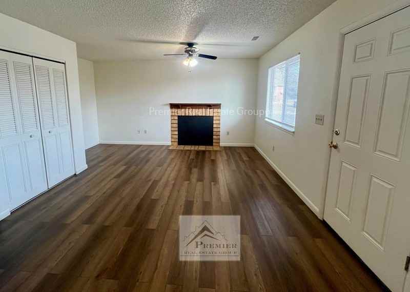 1015 Western Drive - Photo 4 of 7