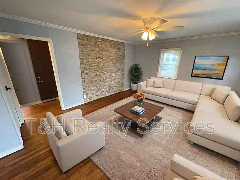 2604 East 71st Street - Photo 3 of 19