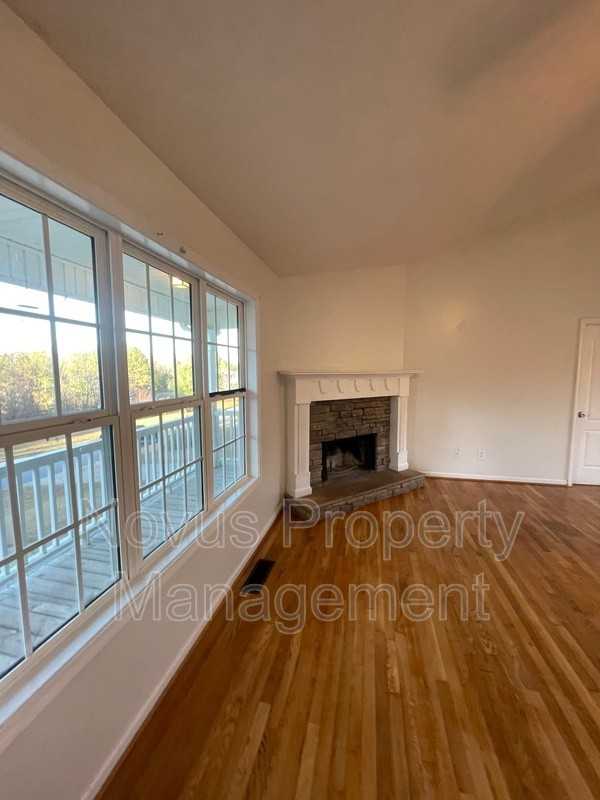 721 Meadow Spring Dr - Photo 7 of 18