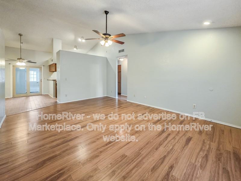 9230 W Hollywood Ave - Photo 2 of 21